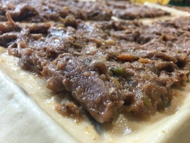 Empanada de carne guisada