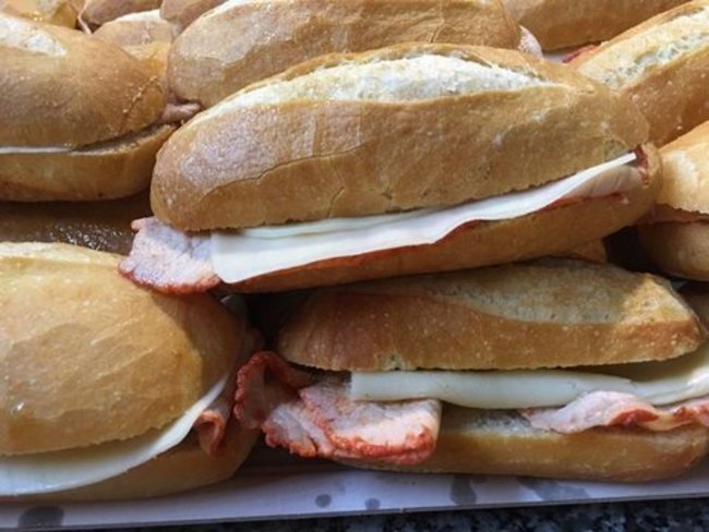 Bocadillo de lomo y queso