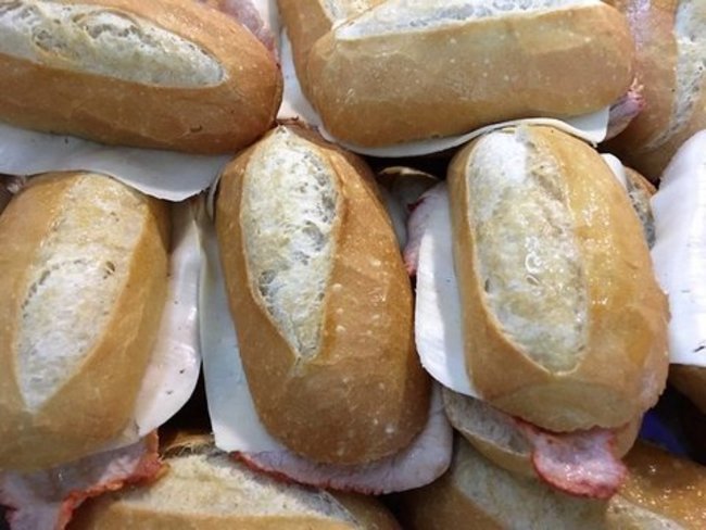 Bocadillo de lomo y queso