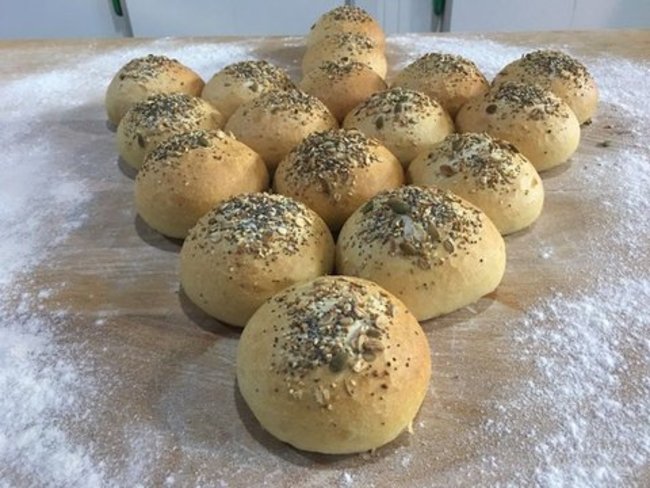 Pan de hamburguesa con semillas variadas