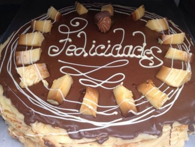 Tarta de flan con nata
